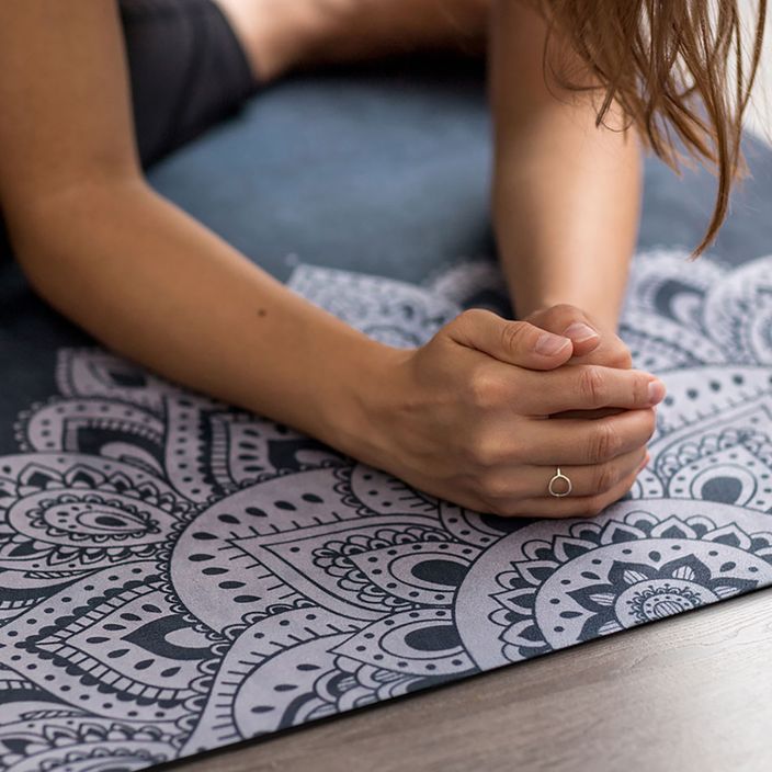 Yoga Design Lab Combo Cestovná podložka na jogu 1,5 mm tmavomodrá Mandala Sapphire 6