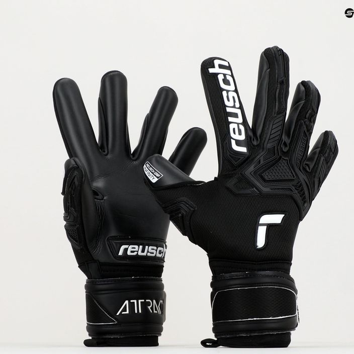 Reusch Attrakt Freegel Infinity brankárske rukavice čierne 5270735-7700 10
