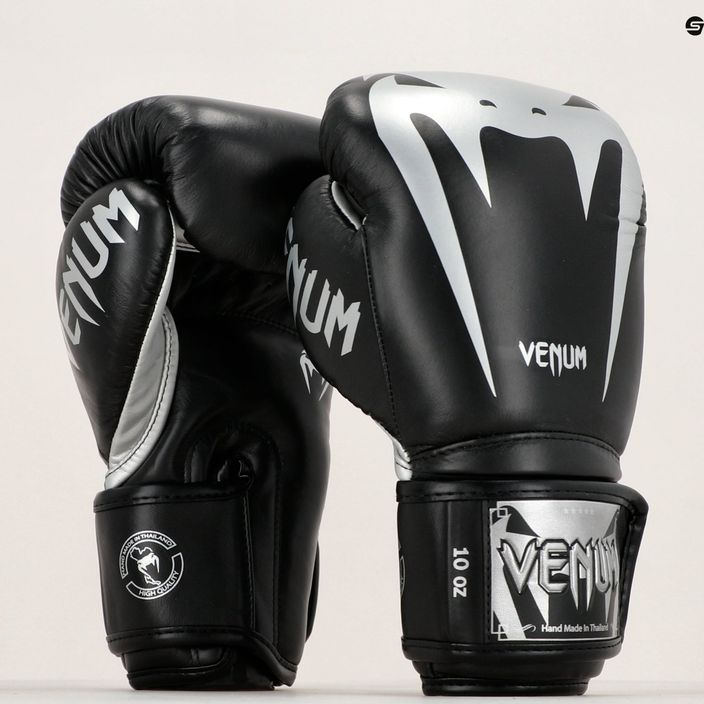 Venum Giant 3.0 čierno-strieborné boxerské rukavice 2055-128 10