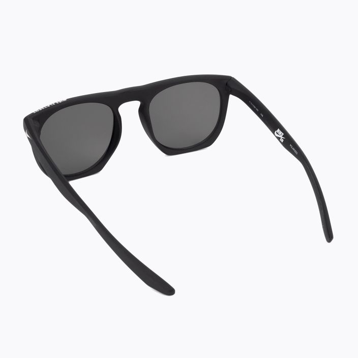 Slnečné okuliare Nike Flatspot P matná čierna/strieborná sivá s polarizačnými šošovkami 2