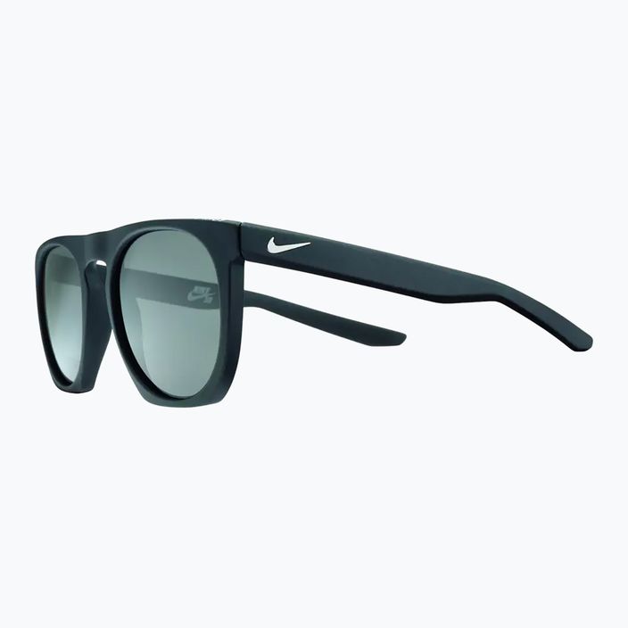 Slnečné okuliare Nike Flatspot P matná čierna/strieborná sivá s polarizačnými šošovkami 6