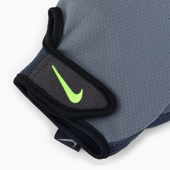 Pánske tréningové rukavice Nike Essential sivé NLGC5-044 4