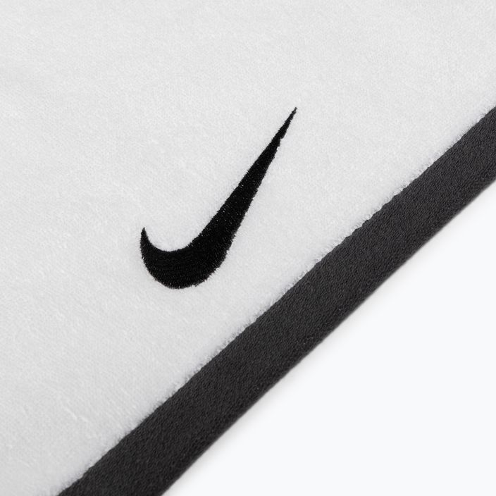 Nike Fundamental Veľký uterák biely N1001522-101 3