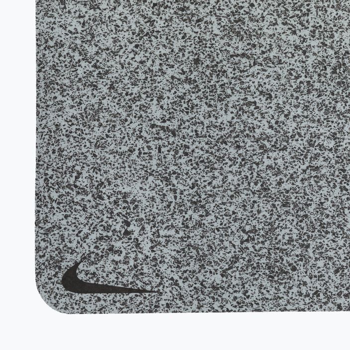 Podložka na jogu Nike Flow 4 mm sivá N1002410-919 3