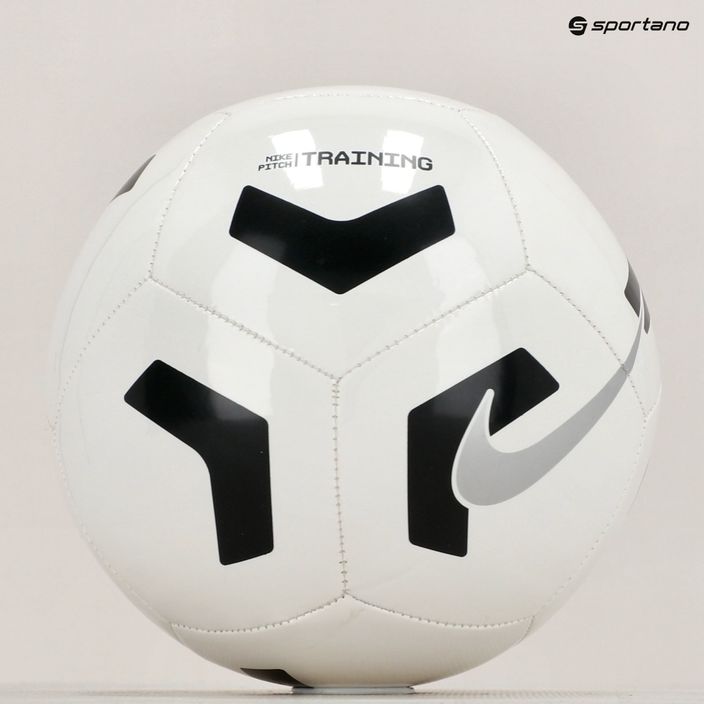 Nike Pitch Training futbalová lopta biela/čierna/strieborná veľkosť 4 6