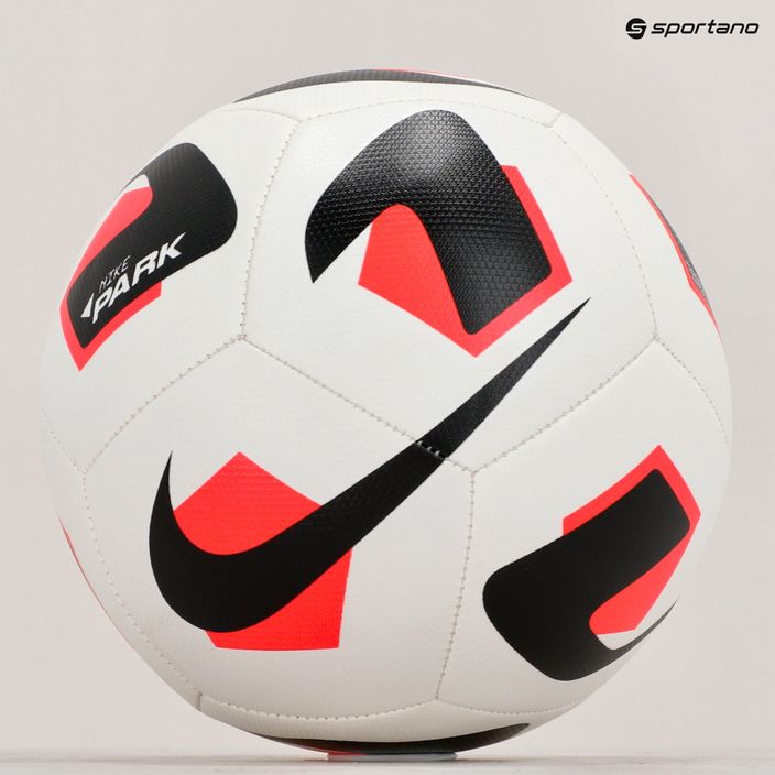 Futbalová lopta Nike Park football white/bright crimson/black veľkosť 5 6