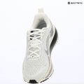 Dámske bežecké topánky Nike Vomero 18 summit white/sail/metallic silver 16