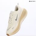 Pánske bežecké topánky Nike Vomero Plus sail/coconut milk/metallic silver 16