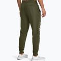 Under Armour Rival Fleece Graphic Joggers pánske tréningové nohavice marine od green/white 3