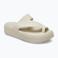 Dámske žabky Crocs Getaway Platform Toe Loop sandstone 8