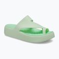 Dámske žabky Crocs Getaway Platform Toe Loop jade tint 2