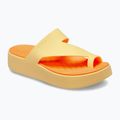 Dámske žabky Crocs Getaway Platform Toe Loop golden hour 2