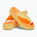 Dámske žabky Crocs Getaway Platform Toe Loop golden hour 3
