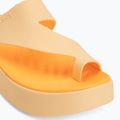 Dámske žabky Crocs Getaway Platform Toe Loop golden hour 7
