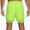 Pánske bežecké šortky Nike Stride Dri-Fit Hybrid 5" volt ice 2