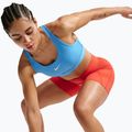 Fitness podprsenka Nike Swoosh Medium Support university blue/white 6