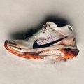 Pánske bežecké topánky Nike ACG Zegama Trail summit white/phantom/safety orange/black 13