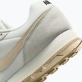 Dámske topánky Nike MD Runner 2 SE coconut milk/black/linen/sail 4
