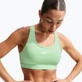 Fitness podprsenka Nike Swoosh cucumber calm/white