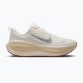Pánske bežecké topánky Nike Vomero Plus sail/coconut milk/metallic silver
