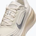Pánske bežecké topánky Nike Vomero Plus sail/coconut milk/metallic silver 5