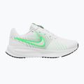 Dámske bežecké topánky Nike Run Defy white/cucumber calm/black/illusion green