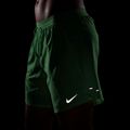 Pánske bežecké šortky Nike Stride Dri-Fit 2in1 7" green spark 7