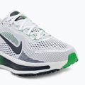 Detské bežecké topánky Nike Vomero 18 white/green spark/midnight navy 7