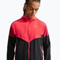 Pánska bežecká bunda Nike Impossibly Light Windrunner black/light crimson/tough red 4