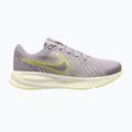 Dámske bežecké topánky Nike Run Defy silver lilac/sail/cream ii/fennel