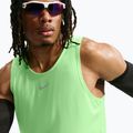 Pánske bežecké tričko Nike Stride volt/light silver 5