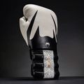 Boxerské rukavice Venum Reverso Boxing white/black 9