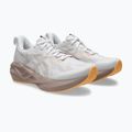 Dámske bežecké topánky ASICS Novablast 5 white/fawn 3