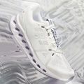 Pánske bežecké topánky On Cloudsurfer white/frost 8