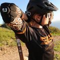 Cyklistické chrániče na lakte G-Form Pro-X3S Elbow black leopard 2