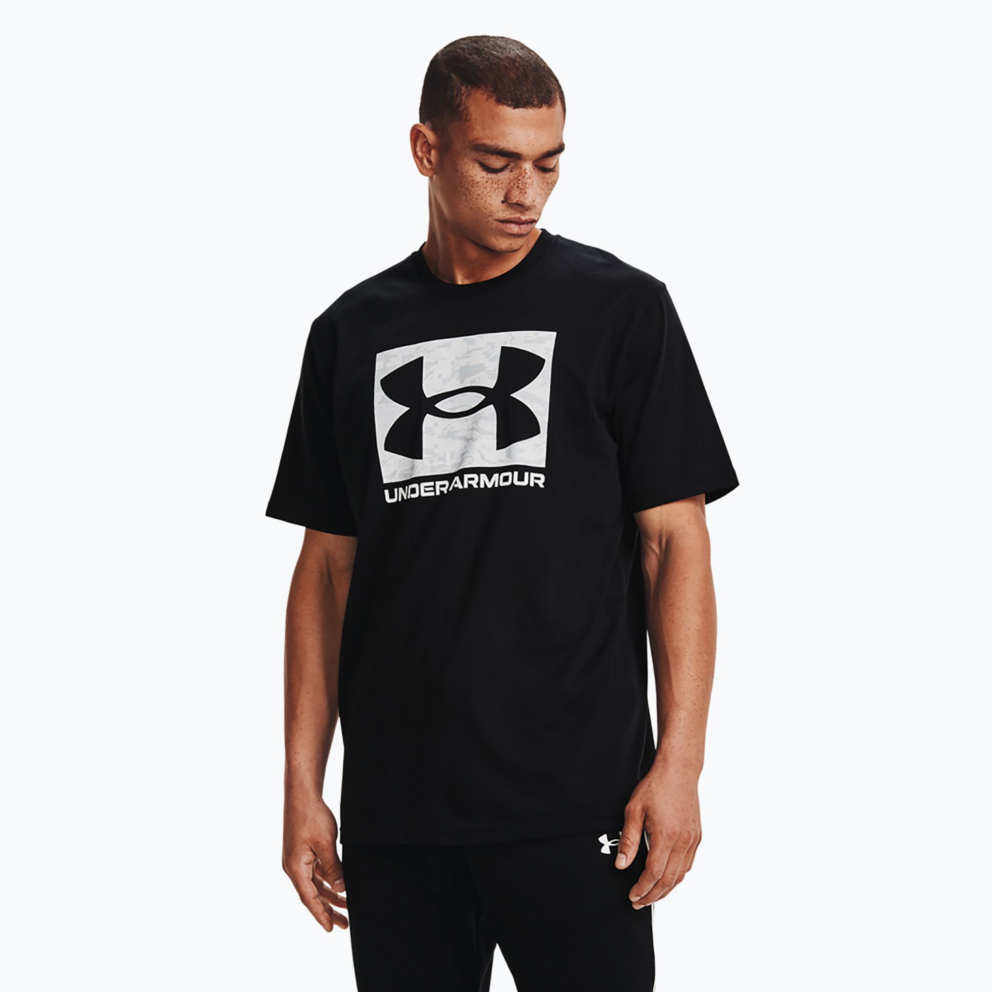 Pánske tréningové tričko Under Armour ABC Camo Boxed Logo black/white (ABC Camo Boxed Logo 1361673-001)