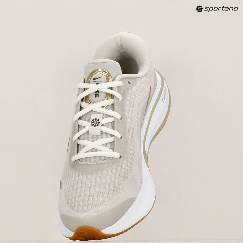 Dámske bežecké topánky Nike Journey Run phantom/sail/gum light brown/neutral olive 9