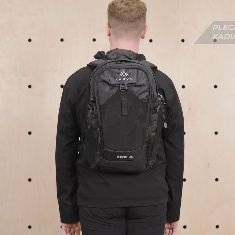 Turistický batoh KADVA vrecko na laptop 25 l čierny 13