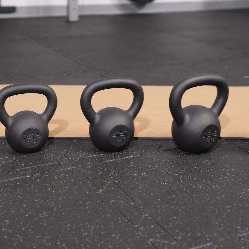 Liatinový kettlebell TREXO 10kg black 9