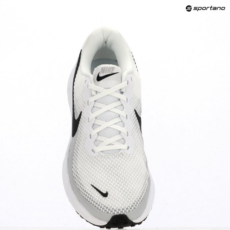 Dámske bežecké topánky Nike Revolution 8 Extra Wide white/pure platinum/black 19