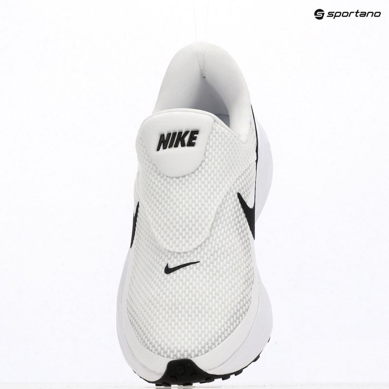 Dámske bežecké topánky Nike Revolution 8 EasyOn white/wolf grey/black 17