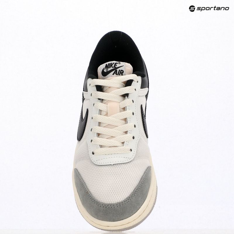 Dámske topánky Air Jordan Skyline Low summit white/light smoke grey/sail/black 9