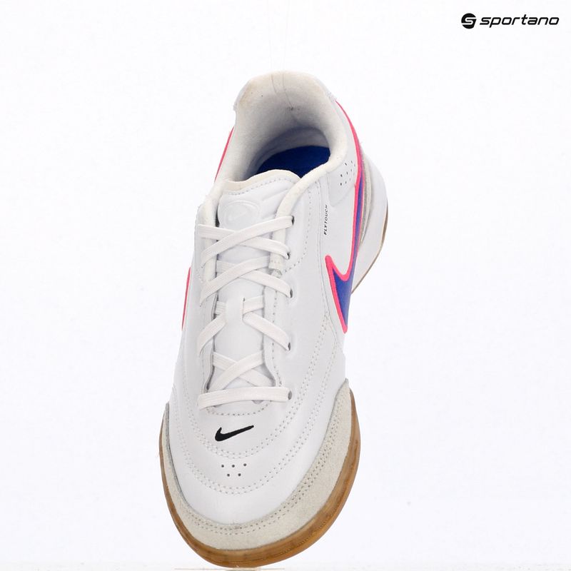 Detské futbalové kopačky Nike Tiempo Streetgato Jr white/pink blast/racer blue 10