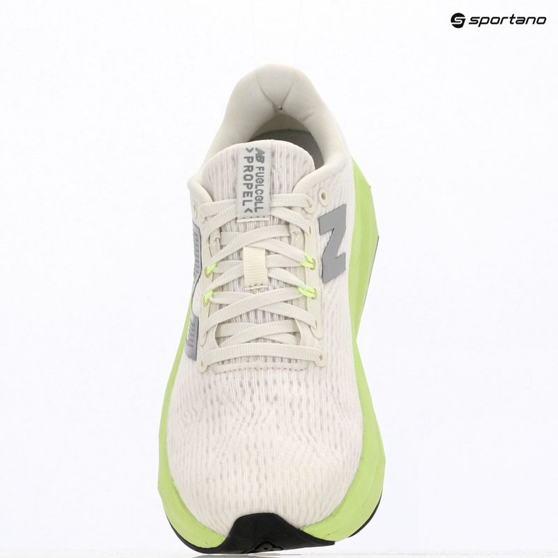 Dámske bežecké topánky  New Balance FuelCell Propel V5 sea salt/afterglow 9