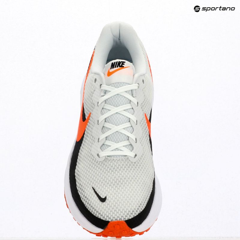 Pánske bežecké topánky Nike Revolution 8 off white/white/black/total orange 6