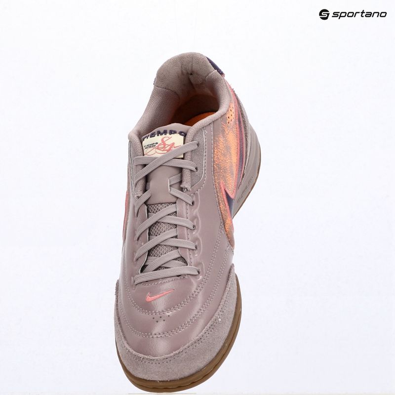 Pánske kopačky Nike Tiempo Streetgato PRM IC light violet ore/gum dark brown/peony 10