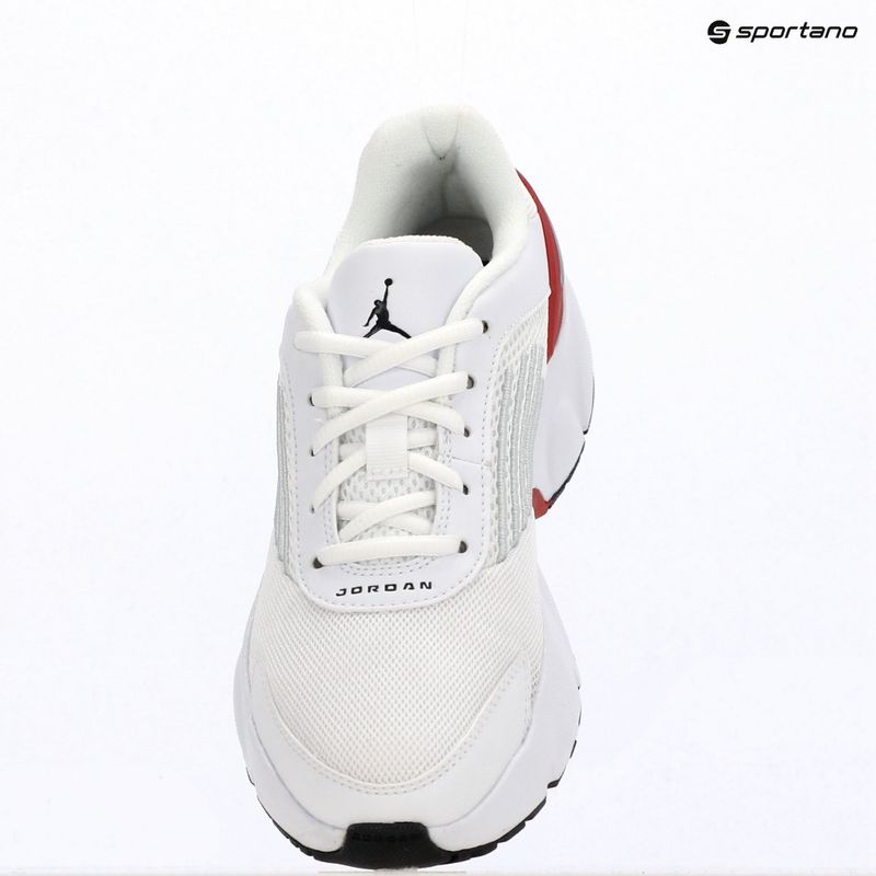 Detské topánky  Jordan Trunner Flow white/gym red/metallic silver/black 9