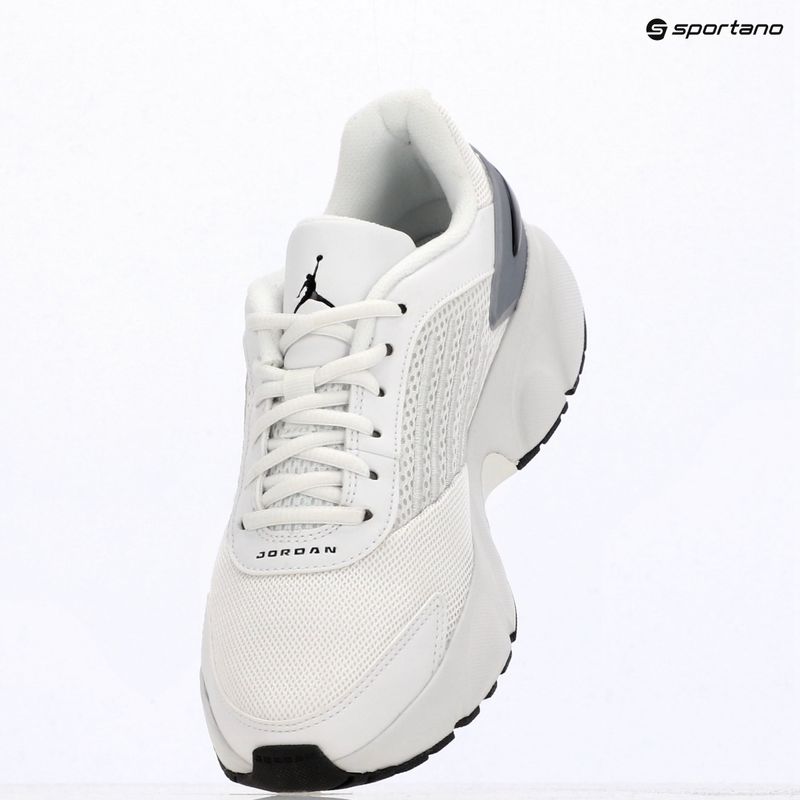 Dámske topánky Jordan Trunner Flow summit white/metallic silver/black 9