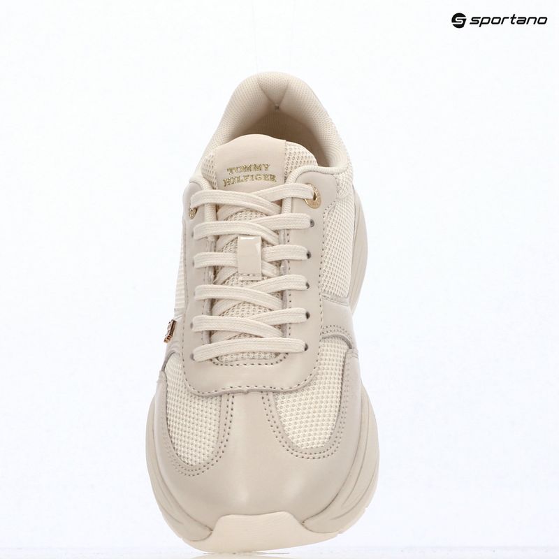 Dámske topánky Tommy Hilfiger ModernRunner Shiny Leather soft cream 9
