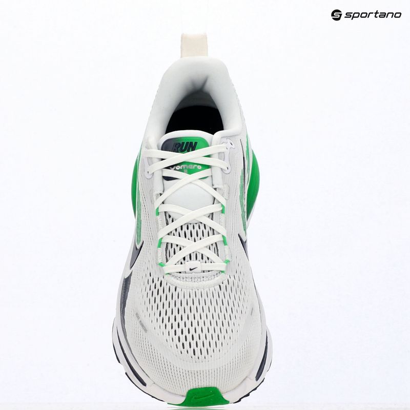 Pánske bežecké topánky Nike Vomero 18 white/green spark/midnight navy 17